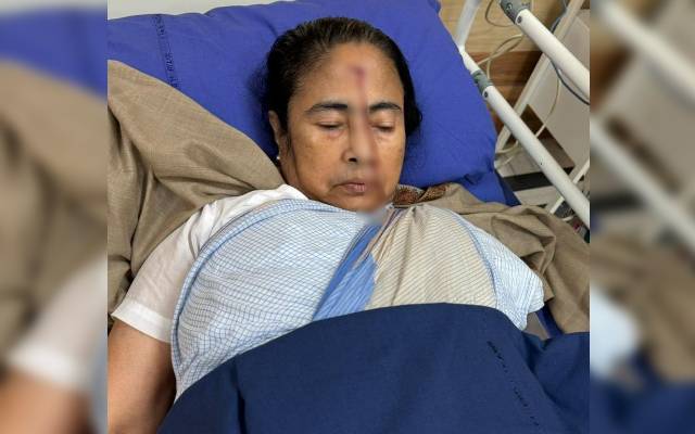 اپوزیشن لیڈر ممتا بینر جی گر کر زخمی ہو گئیں، بھارتیہ جنتا پارٹی کے بے ہودہ تبصرے