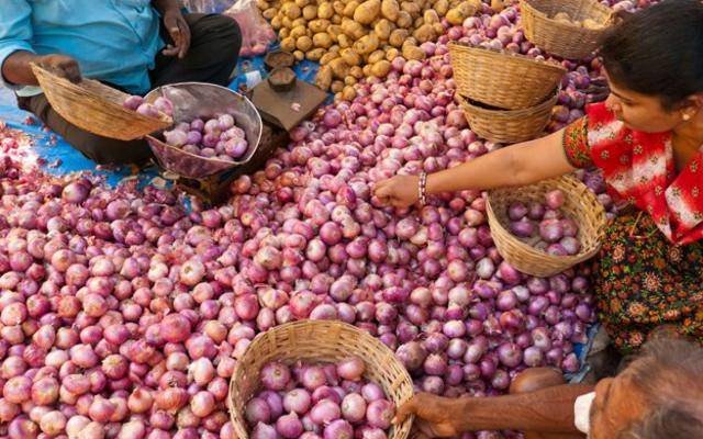 لال پیاز کی قیمتوں میں اضافہ، شہریوں کو بھی لال کرکے رکھ دیا