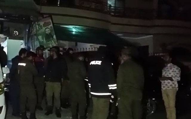 جوہر ٹاؤن:پولیس نے ڈکیتی کی کوشش ناکام بنا دی،ایک ڈاکو ہلاک،تین فرار