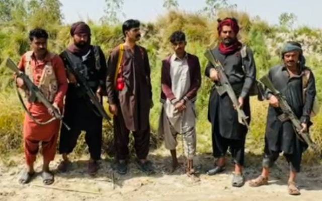  شکارپور :کچے میں جاری ڈاکوؤں کے خلاف ٹارگیٹد آپریشن،ایک مغوی کو باحفاظت بازیاب