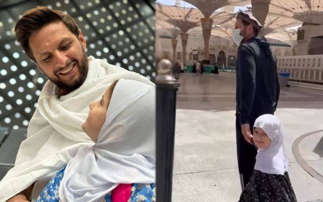 شاہد آفریدی نے چھوٹی بیٹی کے ہمراہ عمرے کی سعادت حاصل کرلی