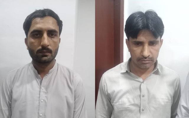 نجی مال کی سیکیورٹی ٹیم کا بڑا کارنامہ، اے ٹی ایم کارڈ فراڈ میں ملوث گروہ گرفتار 