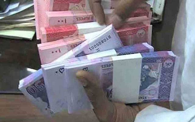 نئے نوٹ کا کریز؛ شہری بلیک میں نئے نوٹ خریدنے پر مجبور 