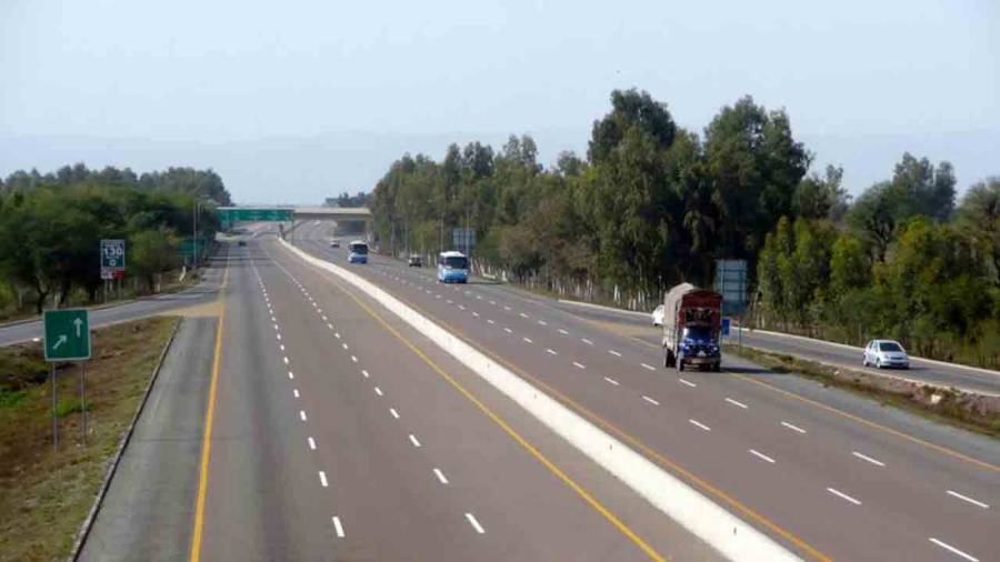 عید پر اوورچارجنگ کرنے والی گاڑیوں کیخلاف موٹر وے پولیس کا کریک ڈاؤن