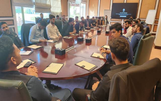  قومی سلیکشن کمیٹی کی کاکول ٹریننگ کیمپ میں کھلاڑیوں سے   ملاقات 