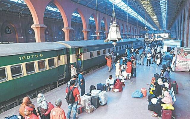  عید کے 3 دنوں کیلئے ریلوے کرایوں میں 25 فیصد کمی کا اعلان 