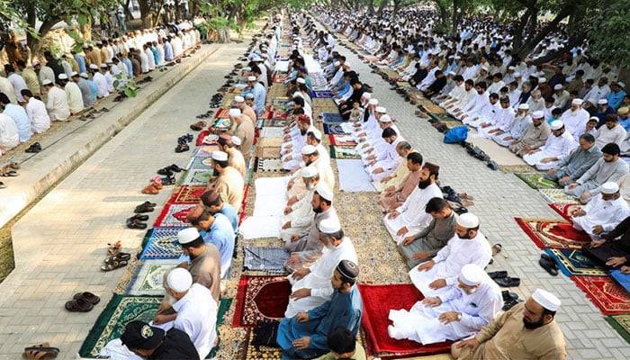 ملک بھر کے چھوٹے بڑے شہروں میں نماز عید کا اہتمام، ملک کی خوشحالی کیلئے دعائیں