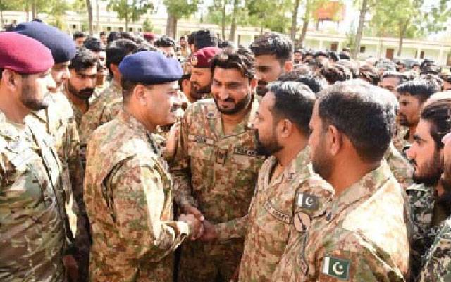 آرمی چیف جنرل عاصم منیر کا میرانشاہ اور سپن وام کا دورہ، فوجی جوانوں کیساتھ عید منائی