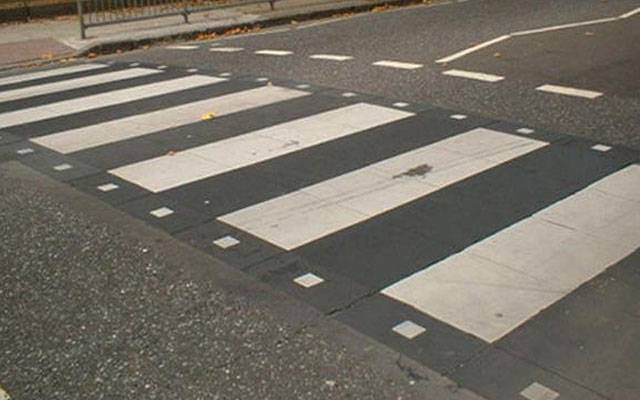 لاہور:لین لائن، سٹاپ لائن اور زیبراکراسنگ کی خلاف ورزی پر کریک ڈاؤن کا حکم