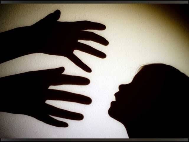  محکمہ داخلہ کا بچوں سے زیادتی اور خواتین کے ریپ کیس کی سزا سخت ترین کرنے کا فیصلہ 