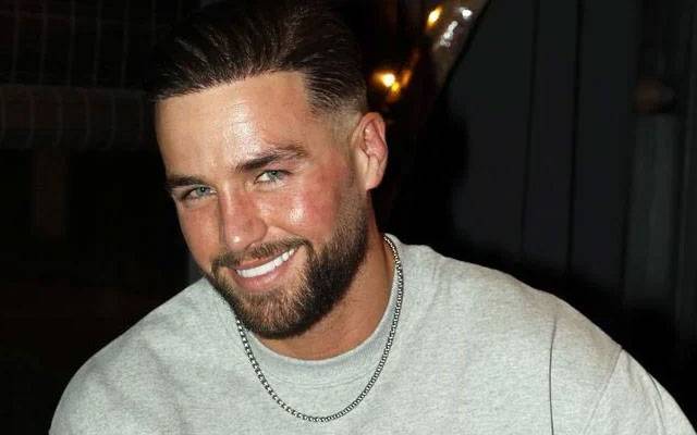 Dutch actor and singer Donny Roelvink, Islam, Conversion, Islamophobia, City42 