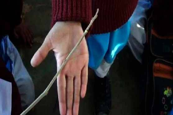  کاپیاں نہ لانے پرسرکاری سکول خاتون ٹیچر نے بچے کو تشدد کا نشانہ بنا ڈالا 