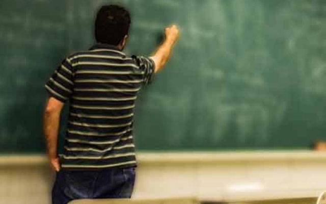بغیر اجازت چھٹی پر سرکاری سکولوں کے 42 اساتذہ کو شوکاز نوٹس جاری 