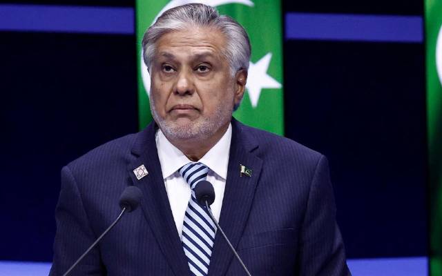شہباز شریف نے اسحاق ڈار کو نائب وزیراعظم مقرر کردیا