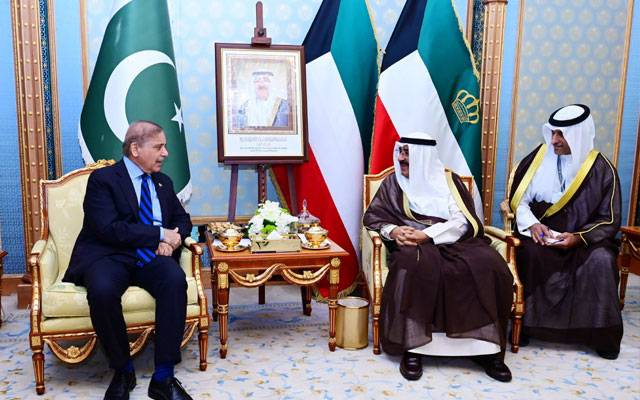  وزیراعظم شہباز شریف کی امیر کویت سے ملاقات، دوطرفہ تعلقات پر تبادلہ خیال 