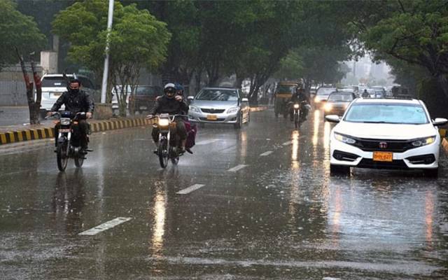  لاہور شہر کے مختلف مقامات پر کہیں ہلکی تو کہیں تیز بارش ، ٹھنڈی ہواؤں کا سلسلہ بھی جاری 