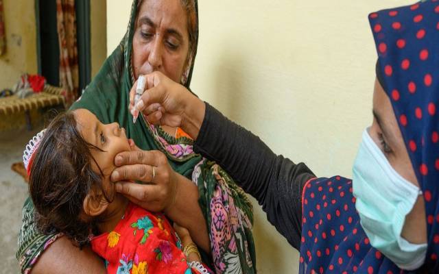 پولیو کے قطرے نہ پلانے پر والدین کو قید اور 50,000 روپے جرمانہ ہوگا 