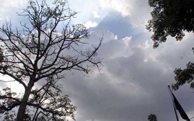 شہر لاہور میں بادلوں کا مٹر گشت جاری،درجہ حرارت 26 ڈگری ریکارڈ