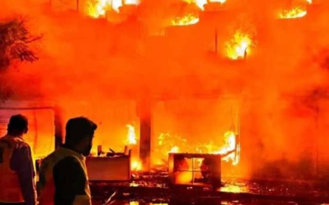 لاہور : کاٹن فیکٹری اور فرنیچر کی دکان میں آتشزدگی، لاکھوں کا سامان جل کر خاکستر