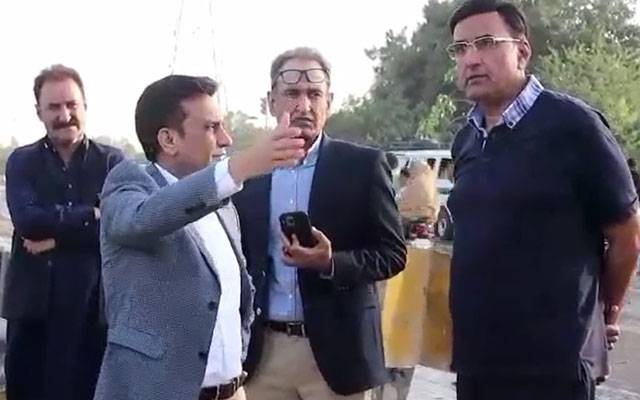 کمشنر لاہور کا شہر میں جاری مختلف ترقیاتی منصوبوں کا دورہ