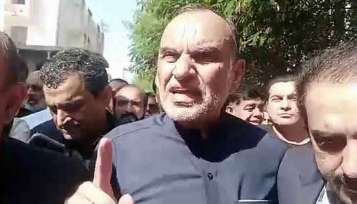 متنازعہ ٹوئٹس کیس؛ اعظم سواتی کی عبوری ضمانت میں15مئی تک توسیع
