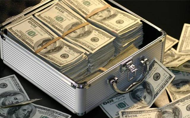 انٹر بینک میں ڈالر سستا، اوپن مارکیٹ میں مہنگا ہوگیا