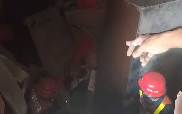 مزنگ، گھرکی چھت گرنے سے چار افراد ملبے تلے دب گئے