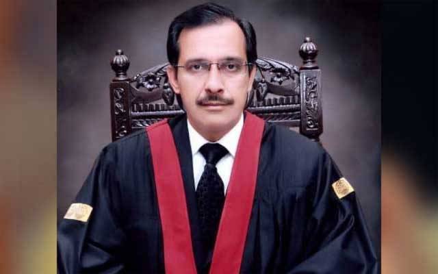 طلبہ کو موٹر سائیکلوں کی نہیں بسیں دینے کی ضرورت ہے، جسٹس شاہد کریم کی ہدایت