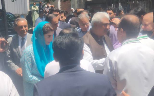 نواز شریف اور مریم نواز کا میو ہسپتال کا دورہ ،علاج معالجے کی سہولتوں کا جائزہ لیا