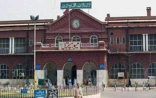 سی ٹی او کا میو ہسپتال کے گردونواح میں ٹریفک مسائل کا جائزہ لینے کیلئے دورہ