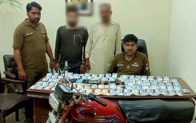 100 سے زائد وارداتیں کرنے والا گروہ گرفتار ، 5 موبائل فونز اور اسلحہ برآمد