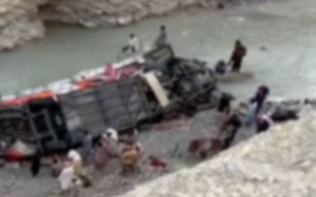  خوشاب؛ مسافر گاڑی کھائی میں جاگری، 14افراد جاں بحق، 12 شدید زخمی 