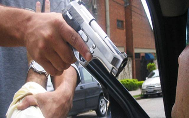 اسلام پورہ : ڈاکو ؤں نے میاں بیوی کو گھر کی دہلیز پر لوٹ لیا