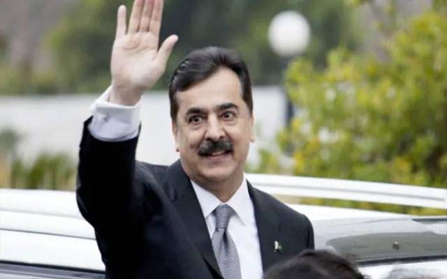  یوسف رضا گیلانی لاہور پہنچ گئے