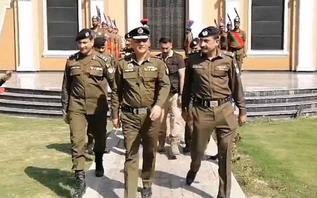 آئی جی پنجاب کا گوجرانوالہ کا دورہ، یادگار شہداء پر پھول چڑھائے اور فاتحہ خوانی کی