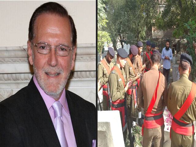  لاہور :پولیس گارڈز کی شہیداےایس آئی سلیم سیف  اللہ کی برسی پر  قبرپرحاضری
