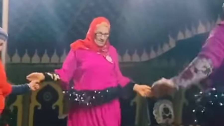 بزرگ خاتون کا رقص ، سوشل میڈیا پر تہلکہ مچ گیا