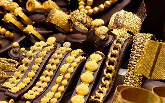 سونے کی فی تولہ قیمت 2 لاکھ 39 ہزار 400 روپے برقرار 