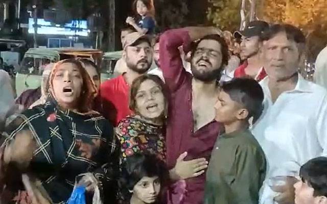 میو ہسپتال: ایل ڈبلیو ایم سی کی گاڑی کی ٹکر سے بچی جاں بحق،پولیس صلح کے لئے دباؤ ڈال رہی ہے:لواحقین سراپا احتجاج