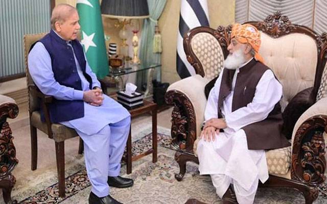 وزیراعظم مولانا فضل الرحمان  کےگھر پہنچ گئے