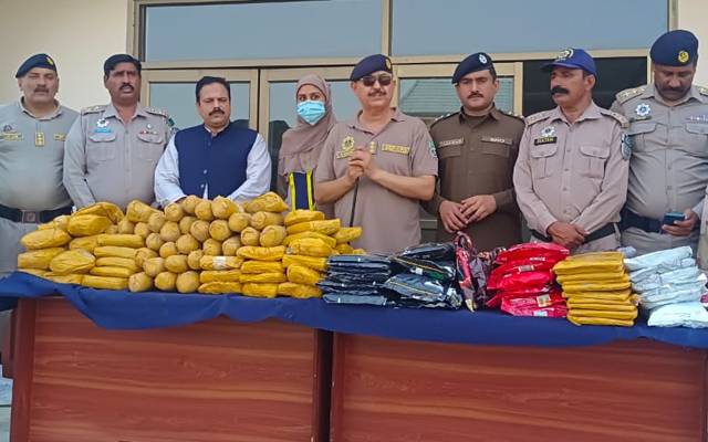 موٹروے پولیس کی کارروائی ، 124 پیکٹ حشیش اور 69 پیکٹ افیم برآمد 