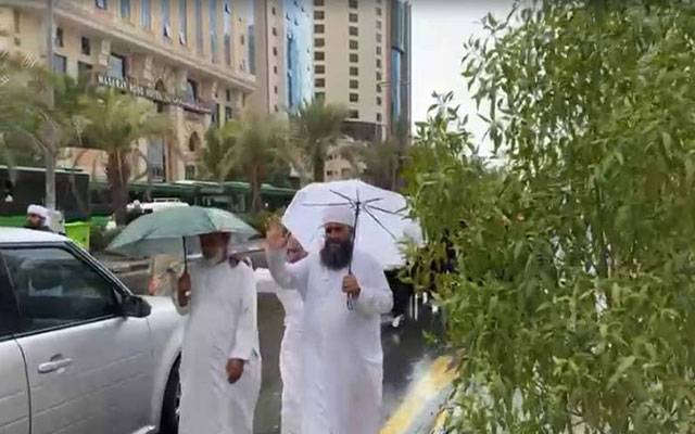 مناسک حج رمی کے پہلے دن بادل برس پڑے، موسم خوشگوار