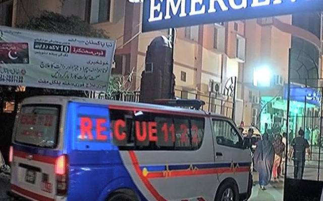 ملتان؛ کار کے گیٹ اور شیشے لاک ہونیکے باعث اندر بیٹھے  2 کم عمر بچے جاں بحق