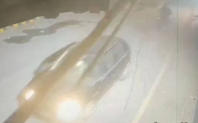 لاہور ؛ موٹرسائیکل سوار 3 ملزمان شہری کی گاڑی چرا کرفرار 