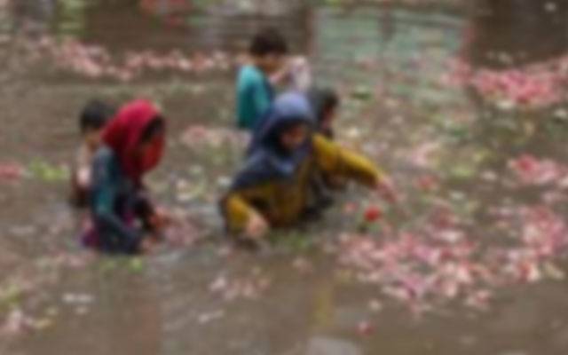  بارش کے پانی میں نہاتے ہوئے 5بچے ڈوب گئے 