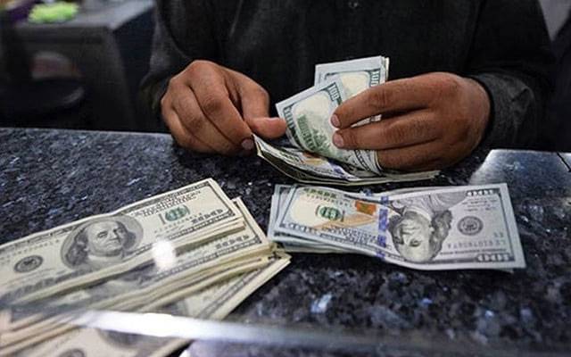 انٹر بینک میں سستا، اوپن مارکیٹ میں ڈالرمہنگا ہوگیا 