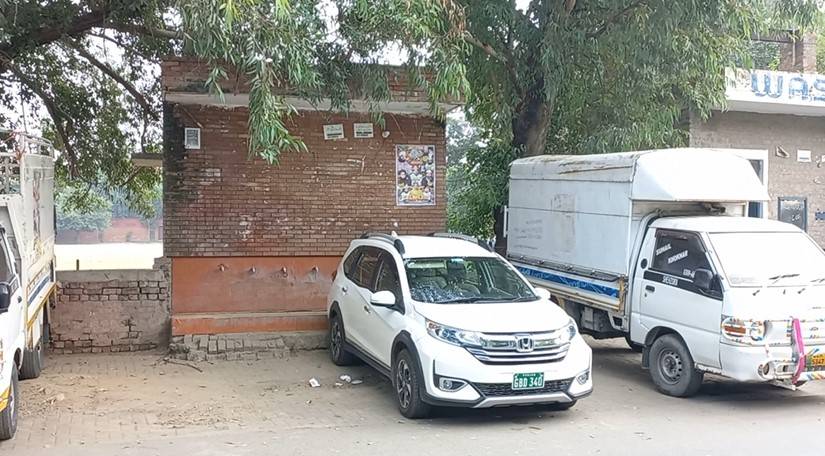 گلبرگ غالب مارکیٹ میں واسا آفس کےساتھ نصب واٹر فلٹریشن پلانٹ  خراب