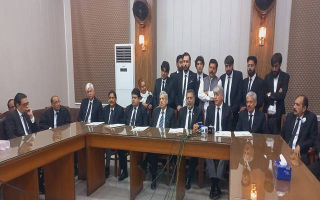 5 سال کی ترمیم کی اور اب آرمی چیف 10 سال کیلئے لگ گئے: سابق صدرو سنیٹر حامد خان