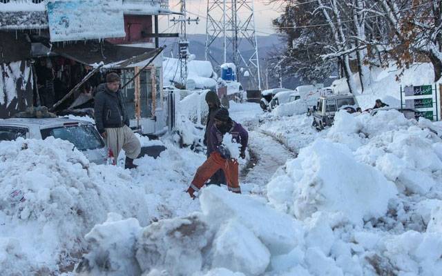 مری میں بارش و برف باری؛ سیاحوں اور انتظامیہ کو الرٹ جاری 