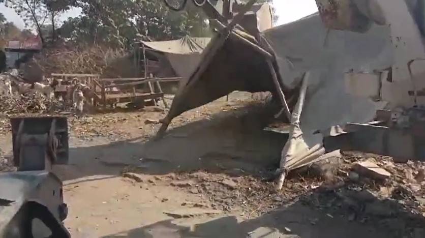 ایل ڈی اے کا مصطفیٰ ٹاؤن  میں آپریشن ، جھگیاں و تجاوزات ختم کردیں 